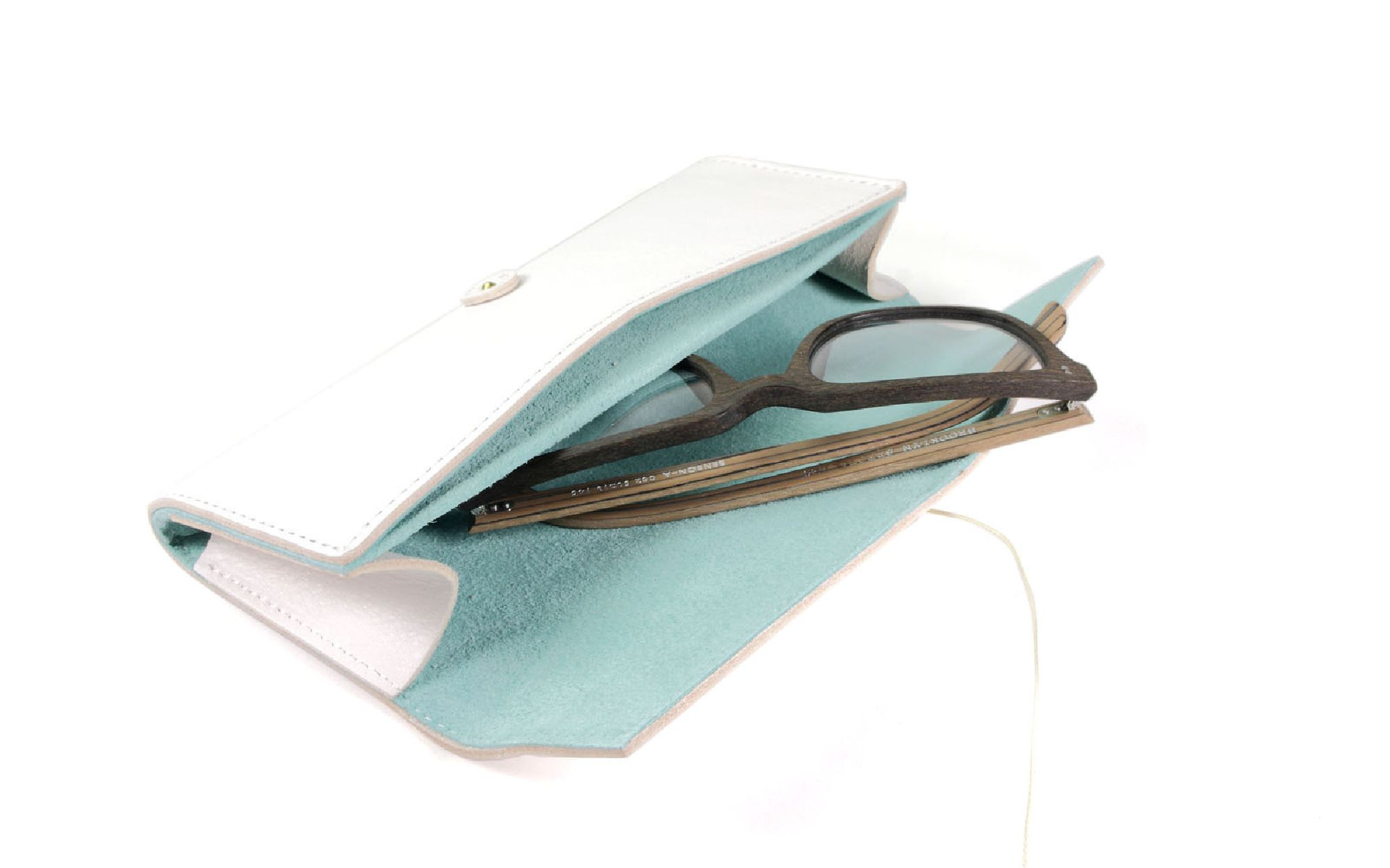 DIFFUSER TOKYO /SHRINY LEATHER SOFT EYEWEAR CASE / WHITE