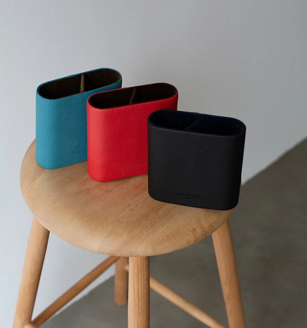 DIFFUSER TOKYO / 2 COMPARTMENT SHRINK LEATHER EYEWEAR STAND / BLACK & NAVY