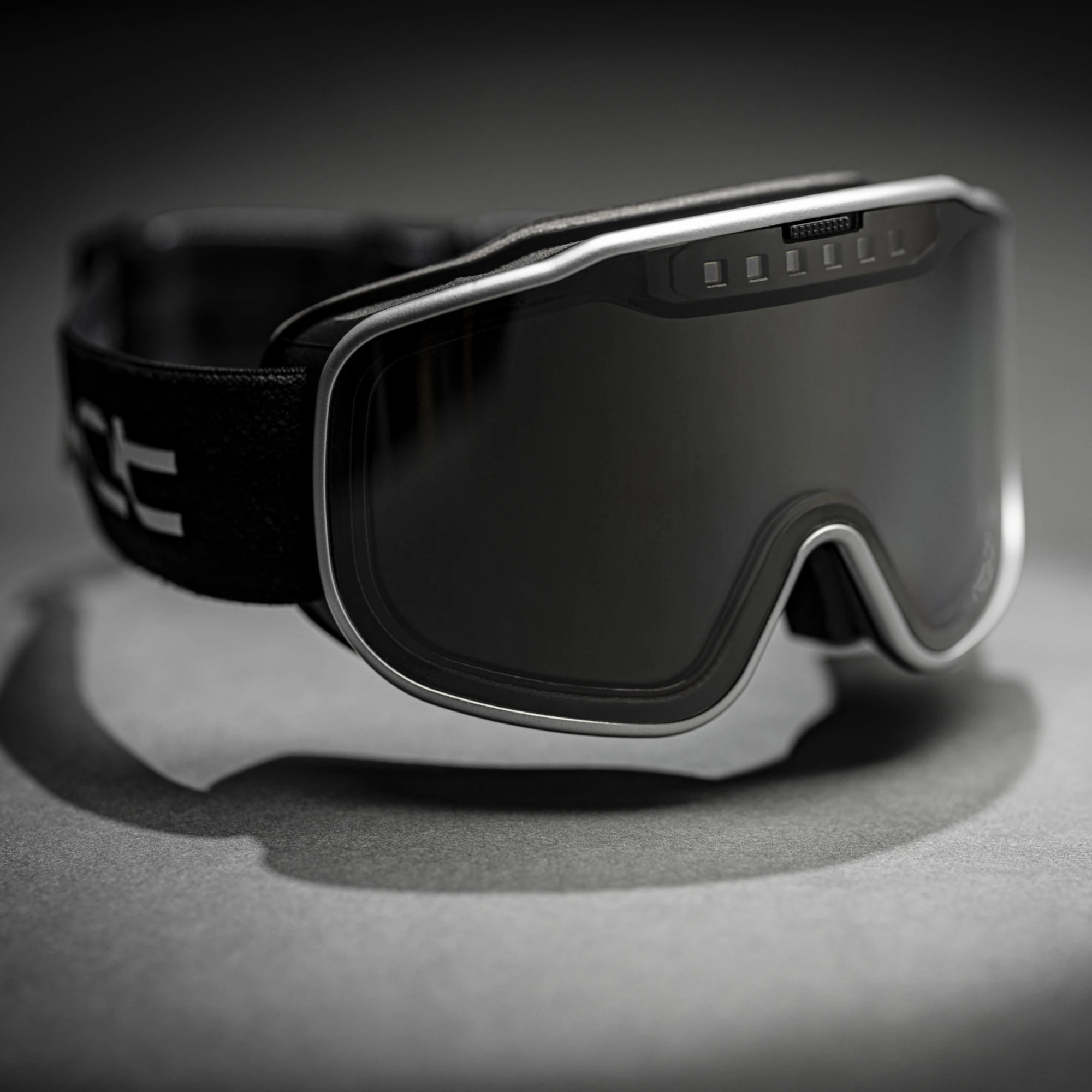 REACT / SIGHT 2.0 / ONYX SILBER