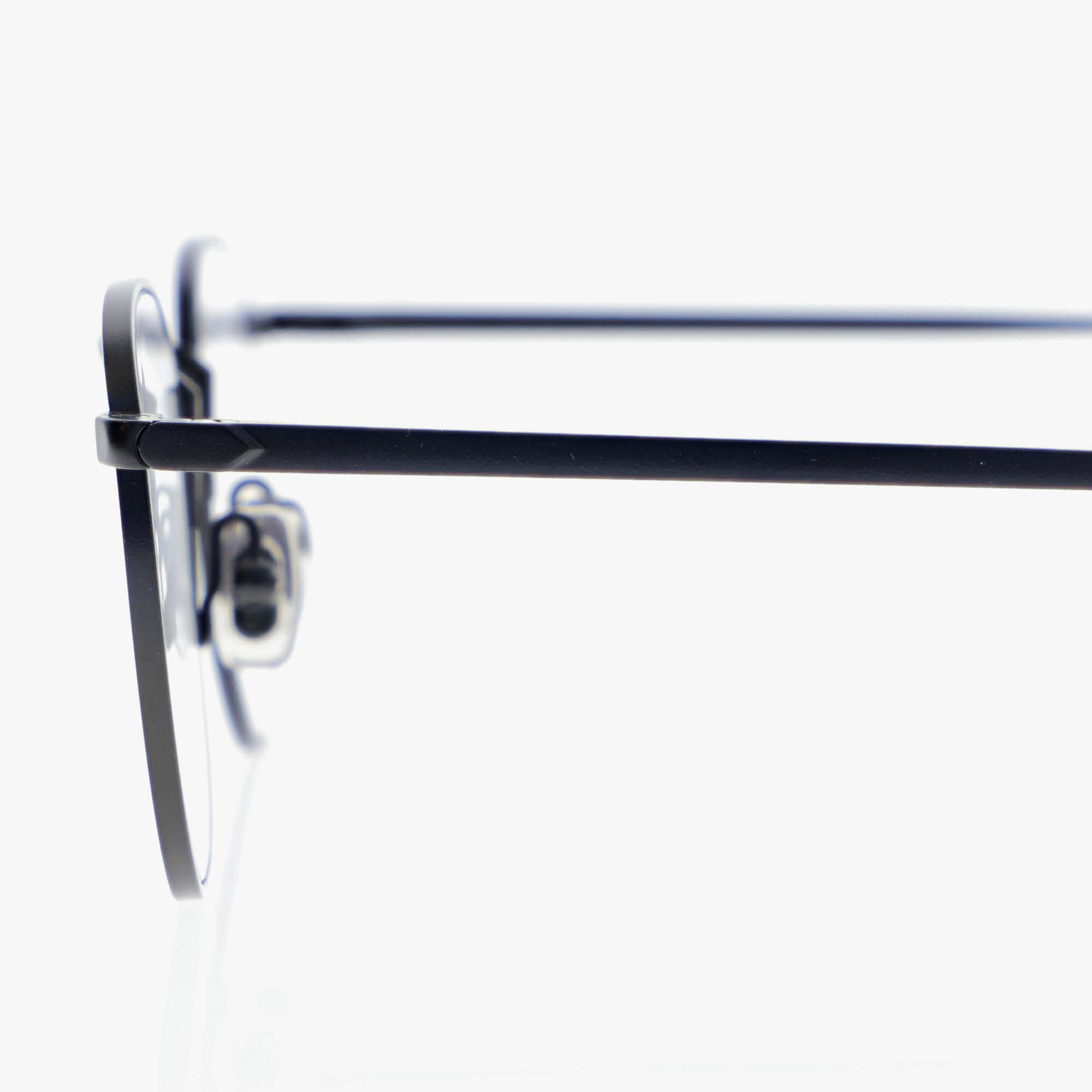 LAZARE STUDIO / VASSILIEF 47 / BACK TO BLACK